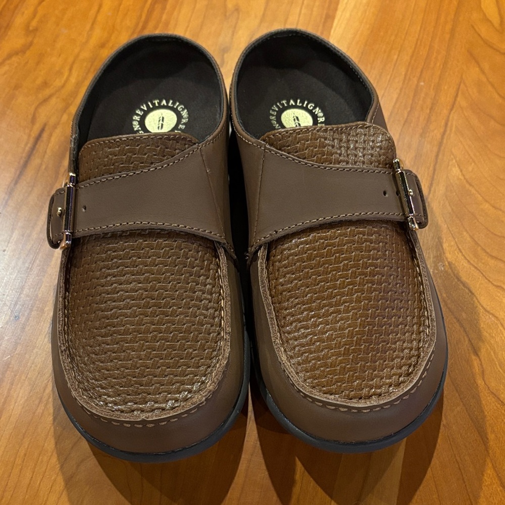 REVITALIGN Orthotic Leather Buckle Clogs- Siesta Lynx